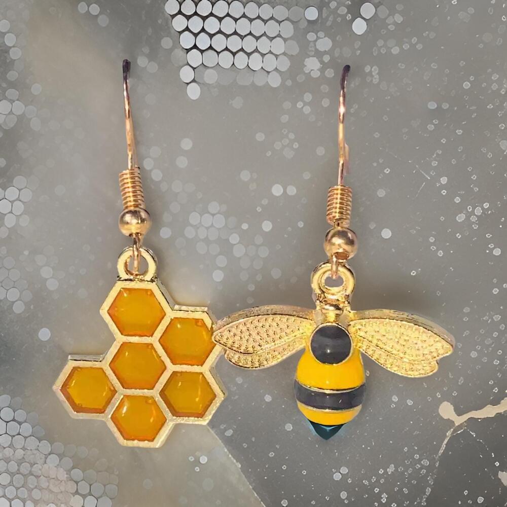 New Honeybee‎ Honeycomb Earrings Set Mismatched Dangle Drop Clear Bee